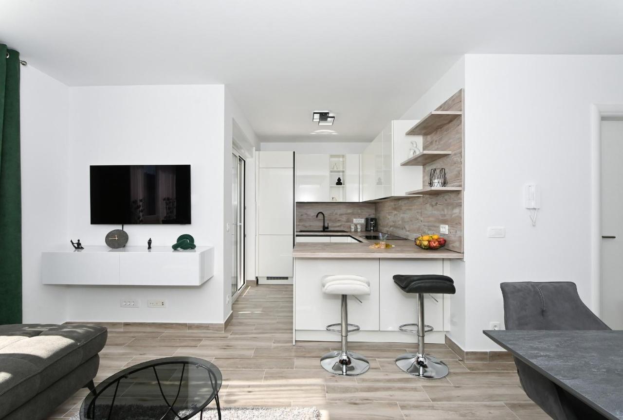 Luxury Apartment White Crystal คาชเตลา ภายนอก รูปภาพ