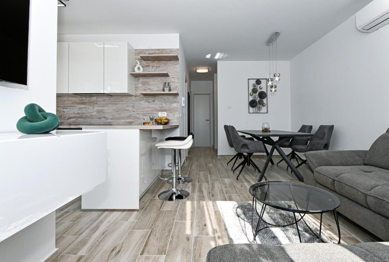 Luxury Apartment White Crystal คาชเตลา ภายนอก รูปภาพ